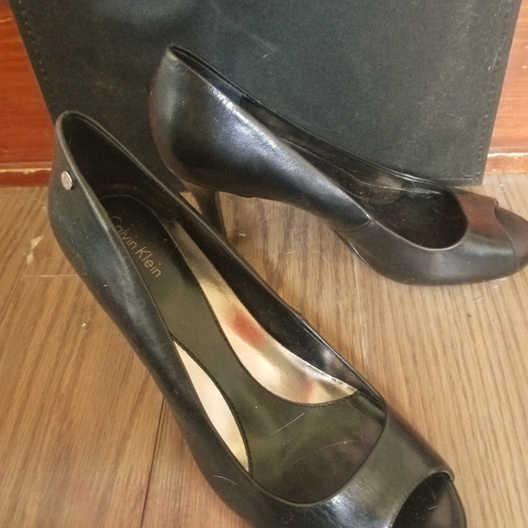 Calvin Klein black leather pumps - Picture 2 of 6